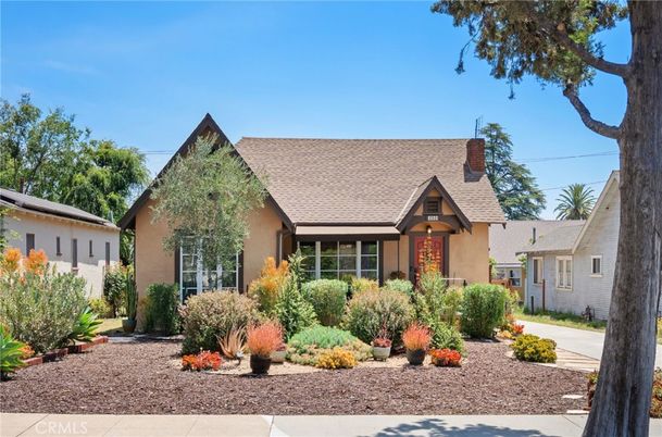 Exterior, Facade, Ranch