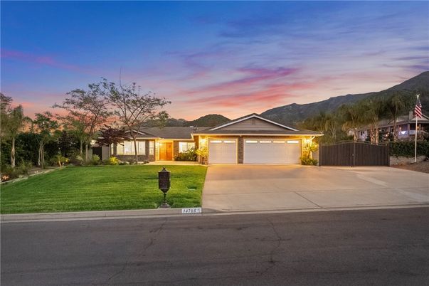 Attached, Exterior, Facade, Ranch