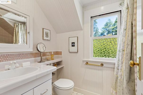Bathroom, Interior, Tile Countertops