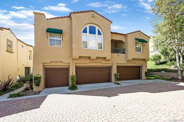 Attached, Exterior, Facade, Mediterranean
