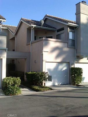 Attached, Exterior, Facade, Mediterranean
