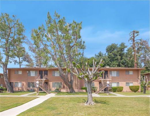 Backyard, Exterior, Facade, Split Level