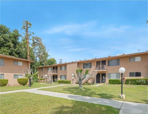 Backyard, Exterior, Facade, Ranch