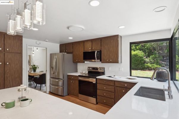 Dining room, Interior, Kitchen, Recessed Lighting, Stainless Steel Appliances