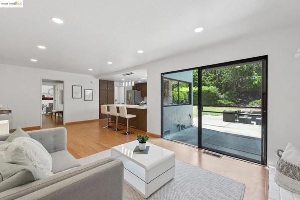 Dining room, Interior, Kitchen, Living room, Pendant Lights, Recessed Lighting, Wood Texture Flooring