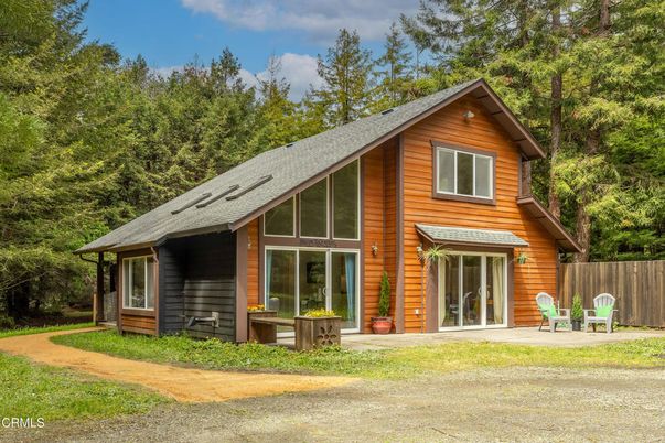Backyard, Exterior, Facade, Log Home