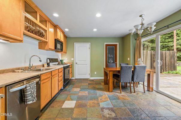 Chandelier, Dining room, Interior, Kitchen, Recessed Lighting, Stainless Steel Appliances