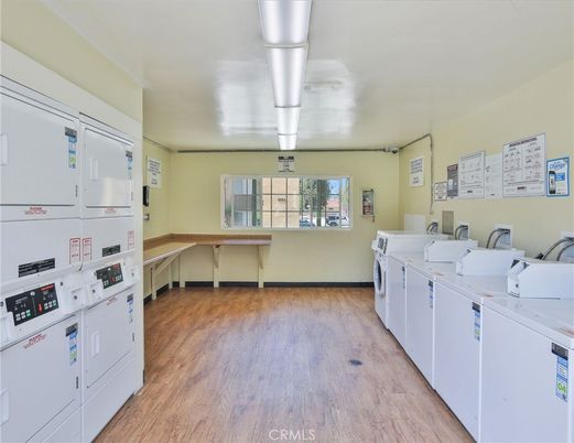 Interior, Washer, Wood Texture Flooring
