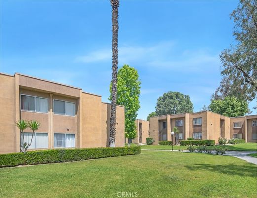 Backyard, Exterior, Facade, Modern