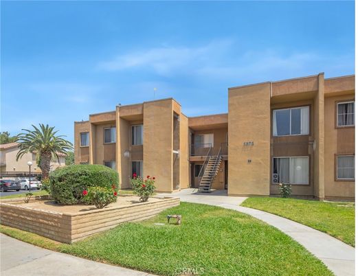 Backyard, Exterior, Facade, Modern