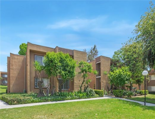 Backyard, Exterior, Facade, Modern