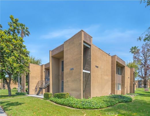 Backyard, Exterior, Facade, Modern