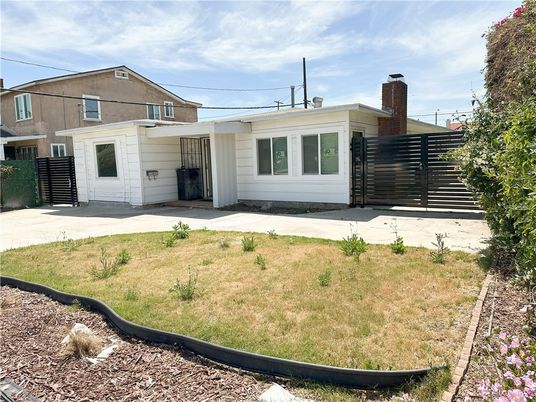 Backyard, Exterior, Facade, Ranch