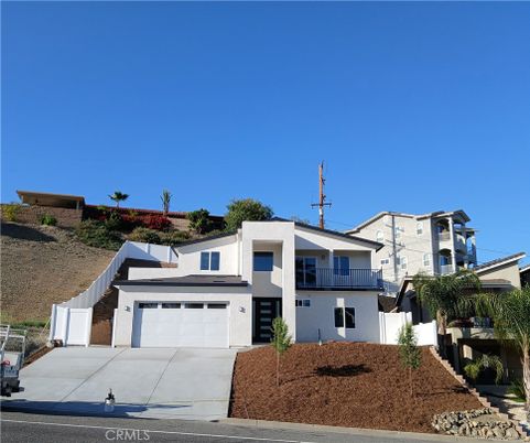Attached, Exterior, Facade, Modern