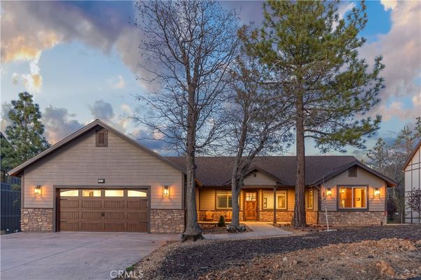 Attached, Exterior, Facade, Ranch
