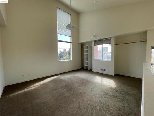 Empty room, Interior, Pendant Lights