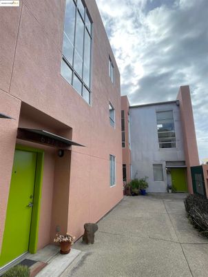 Exterior, Facade, Modern