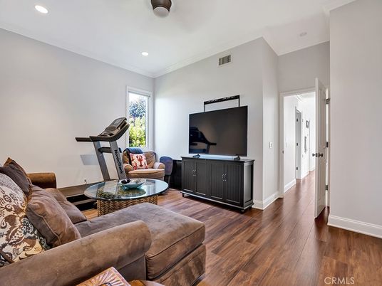 Fitness Equipment, Interior, Living room, Recessed Lighting, Wood Texture Flooring