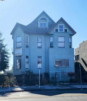 Exterior, Facade, Queen Anne Victorian