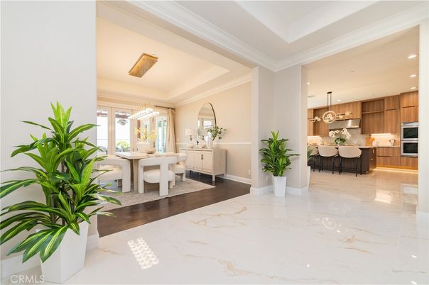 Chandelier, Dining room, Interior, Kitchen, Marble, Pendant Lights, Recessed Lighting