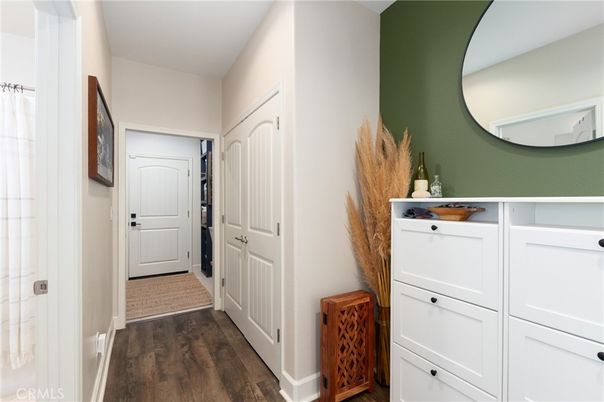 Interior, Washer, Wood Texture Flooring