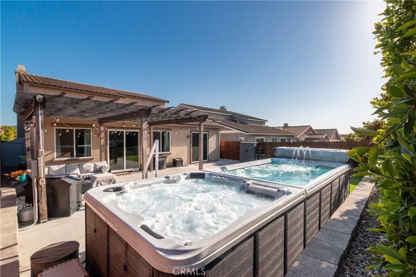 Exterior, Hot Tub