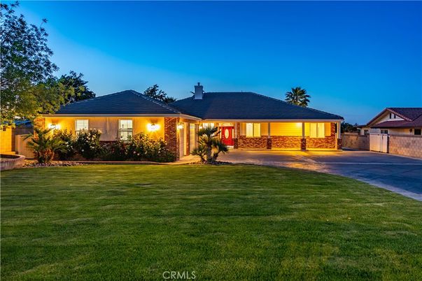 Backyard, Exterior, Facade, Brick Facade, Ranch