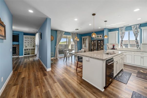 Dining room, Interior, Kitchen, Pendant Lights, Recessed Lighting, Wood Texture Flooring