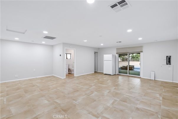 Empty room, Interior, Recessed Lighting