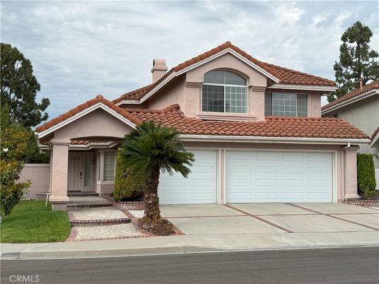 Attached, Exterior, Facade, Mediterranean