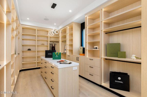 Interior, Pendant Lights, Recessed Lighting, Walk-in Closets, Wood Texture Flooring