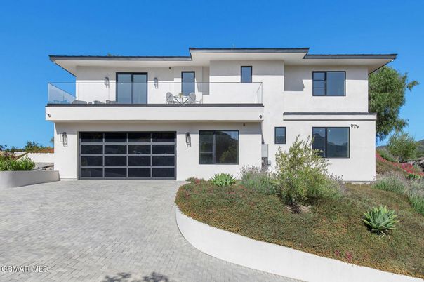 Attached, Exterior, Facade, Modern