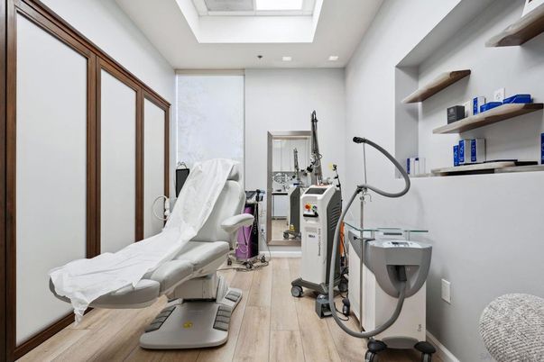 Fitness Equipment, Interior, Recessed Lighting, Wood Texture Flooring