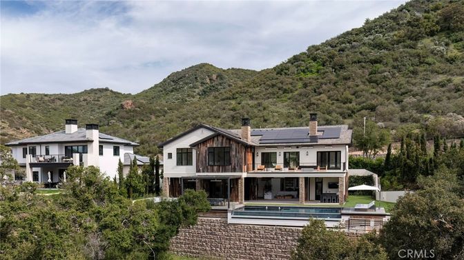 Exterior, Facade, Pool, Solar Panels, Modern