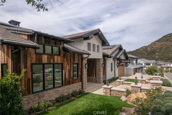 Exterior, Facade, Modern