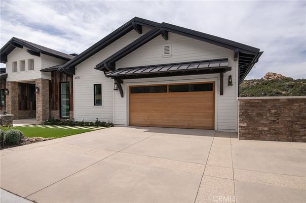 Attached, Exterior, Facade, American Craftsman