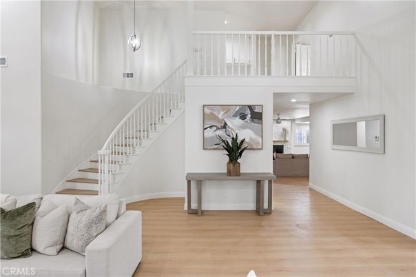 Interior, Pendant Lights, Wood Texture Flooring