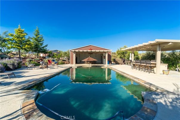 Exterior, Pool