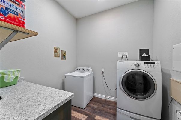Interior, Washer, Wood Texture Flooring