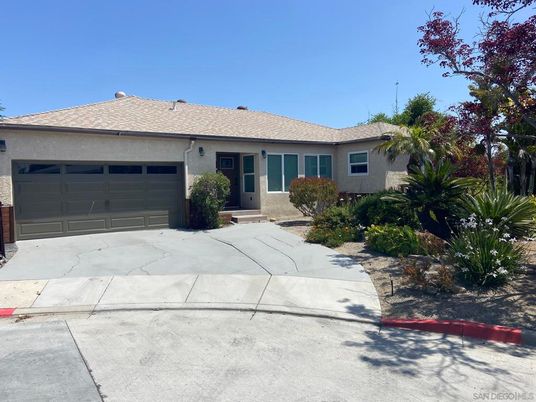 Attached, Exterior, Facade, Ranch