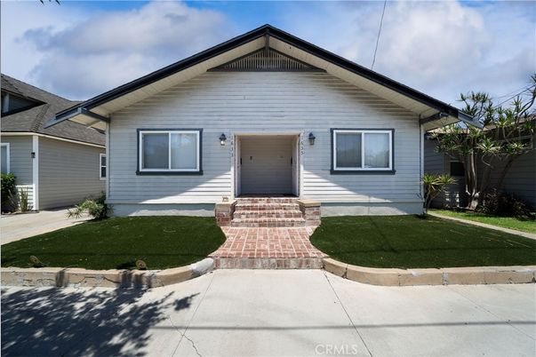 Exterior, Facade, Ranch