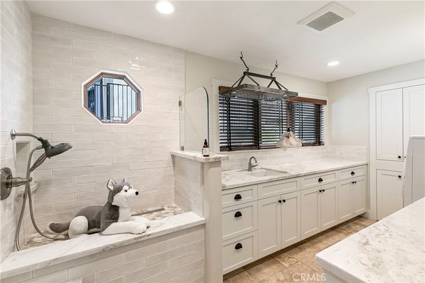 Bathroom, Dual Sink Vanities, Interior, Recessed Lighting