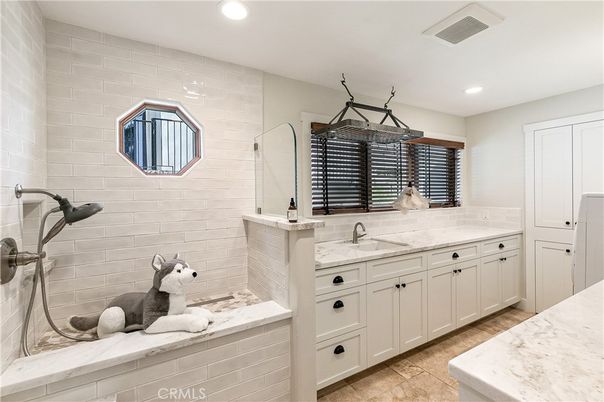 Bathroom, Dual Sink Vanities, Interior, Recessed Lighting