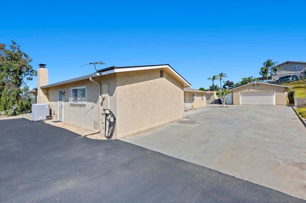 Detached Garage, Exterior