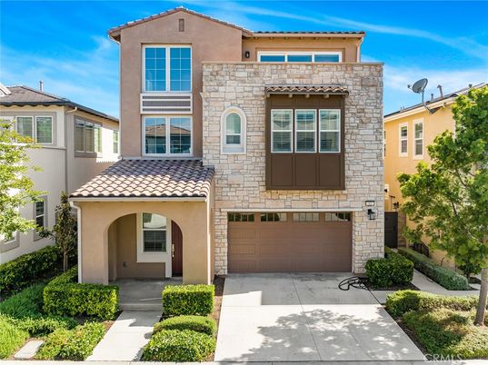 Attached, Exterior, Facade, Mediterranean