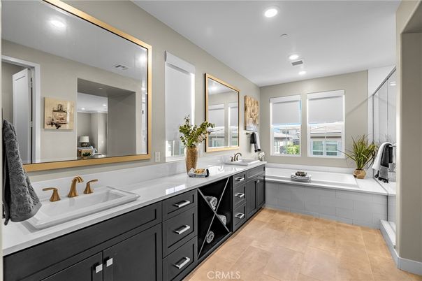Bathroom, Dual Sink Vanities, Interior, Recessed Lighting