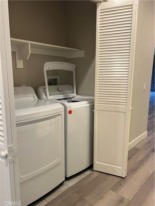 Interior, Utility Closets, Washer, Wood Texture Flooring