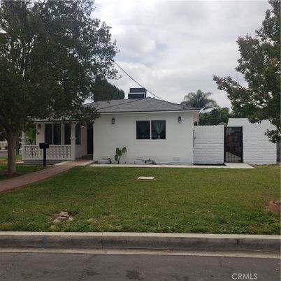 Backyard, Exterior, Facade, Ranch