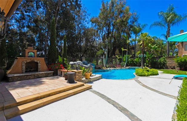 Exterior, Playground, Pool