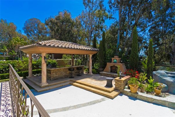 Exterior, Fireplace